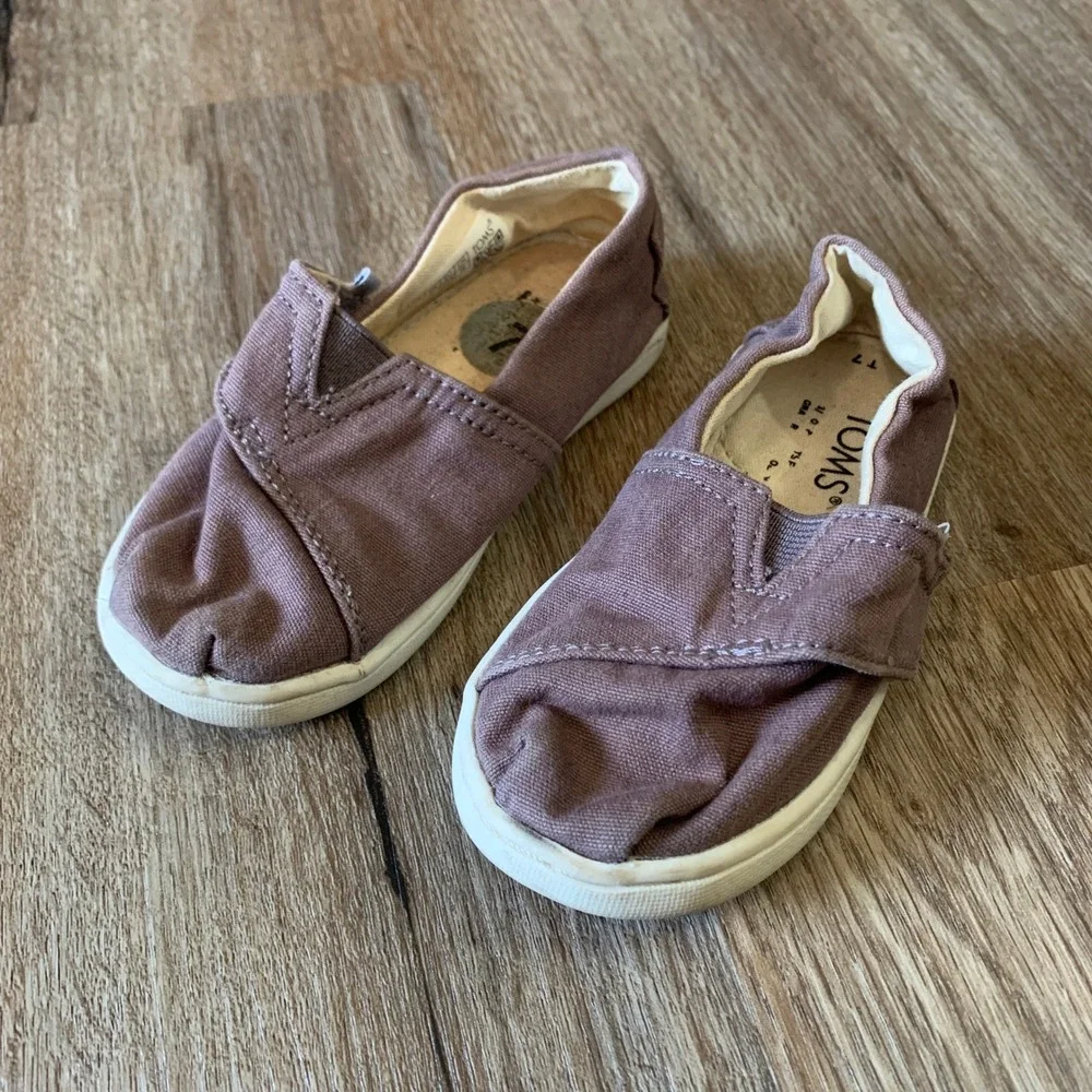Toms Tiny Alpargata canvas slip-on shoes in gray - size 7 toddler
